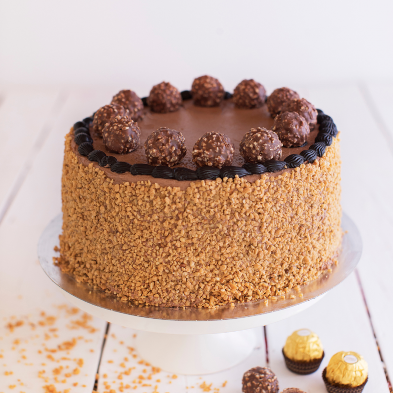 Tarta de Ferrero Rocher. La tarta más navideña con auténticos bombones Ferrero Rocher y cheesecake de Nutella en su interior 😋